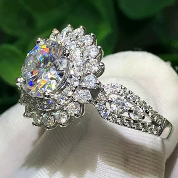 Jewelry - 💎 925 Sterling Silver White Sapphire Diamond Ring